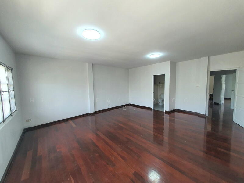 For Sale - For Sale Bangkok Townhouse Sukhumvit Khlong Toei BTS On Nut BRE26111, Bangkok