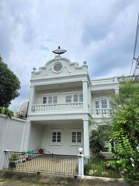 For Sale - For Sale Bangkok Townhouse Sukhumvit Khlong Toei BTS On Nut BRE26111, Bangkok