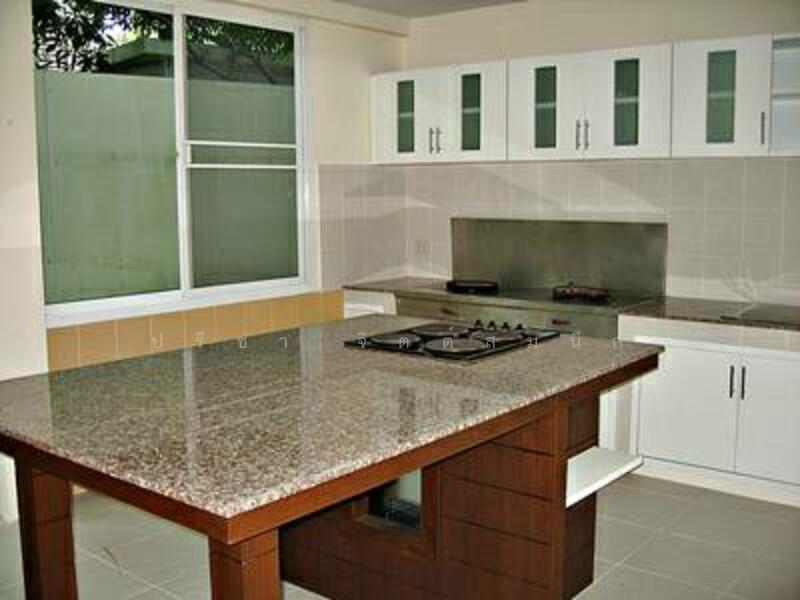 For Rent - Newly renovated House with garden Pet Friendly 3+1 bedrooms for rent around BTS Thong Lo, Bangkok