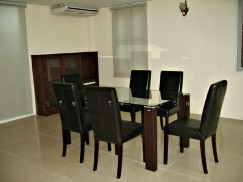 For Rent - Newly renovated House with garden Pet Friendly 3+1 bedrooms for rent around BTS Thong Lo, Bangkok