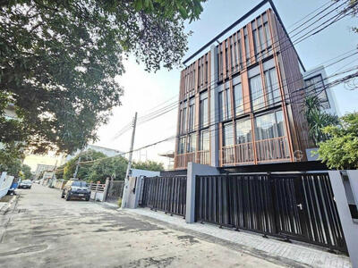 ขาย - Pool Villa 3.5 ชั้น, กรุงเทพ