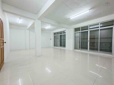 ขาย - อาคารพาณิชย์4.5ชั้น ติดถนนใหญ่เส้นสุขุมวิทย่านบางปู ,ขนาด40.2 ตร.วา พื้นที่ใช้สอย576 ตร.ม​, สมุทรปราการ