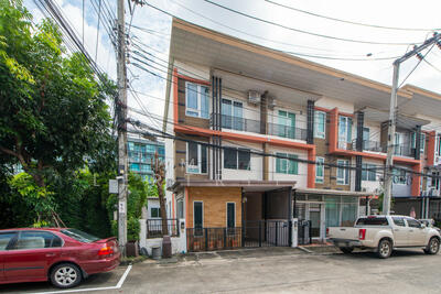 ขาย - The Trust Townhome Kaset Nawamin-Nuanchan : เดอะทรัสต์ ทาวน์โฮม เกษตร นวมินทร์-นวลจันทร์, กรุงเทพ