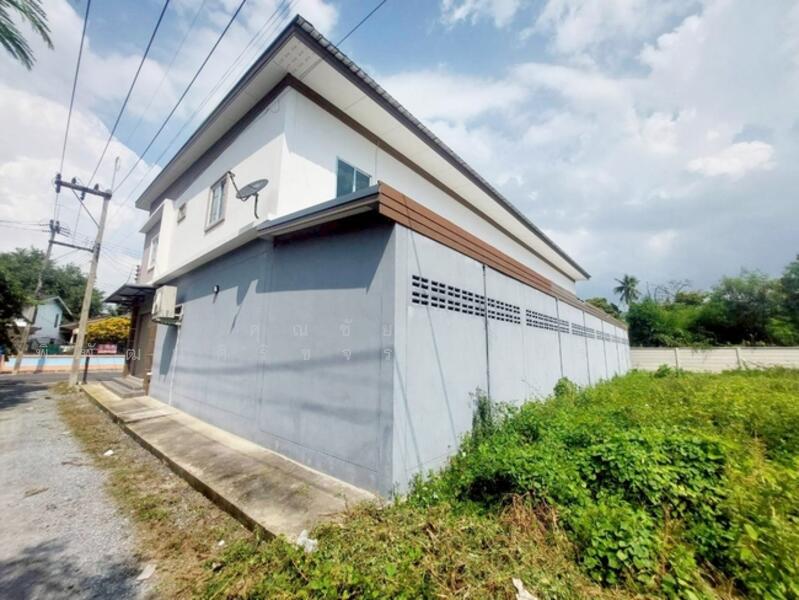 ขาย - ตึกแถว 2 ชั้น เมืองนครปฐม ถ.บรรเจิดใจราช ต.สนามจันทร์ อ.เมืองนครปฐม จ.นครปฐม 73000, นครปฐม