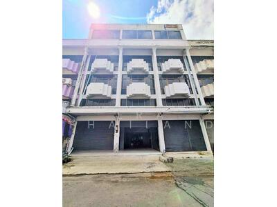 ขาย - ขายอาคารพาณิชย์ ถนนสุวินทวงศ์ 576 ตร.ม. ใกล้ รพ.เกษมราษฎร์, ฉะเชิงเทรา