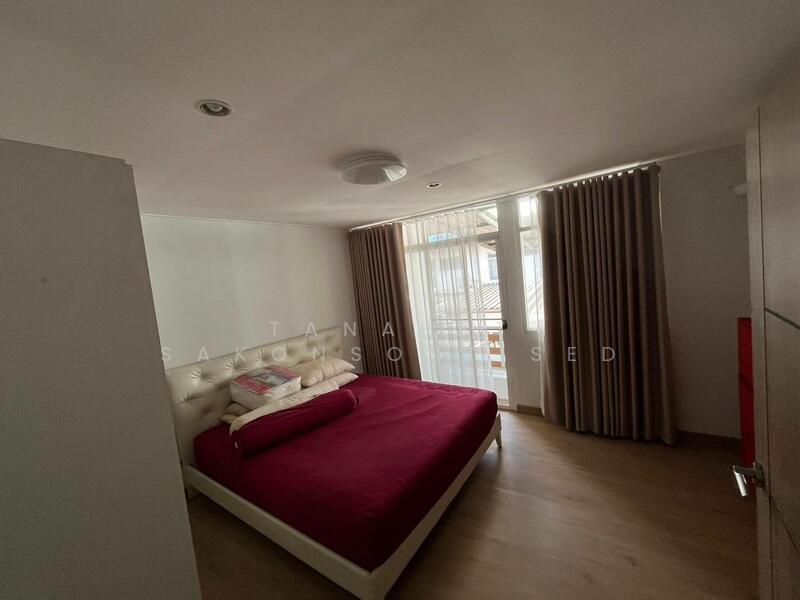 For Rent - 3-Bedroom Townhouse, Bangkok