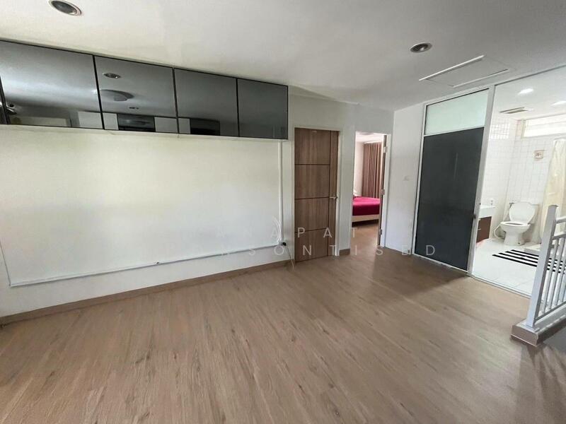 For Rent - 3-Bedroom Townhouse, Bangkok