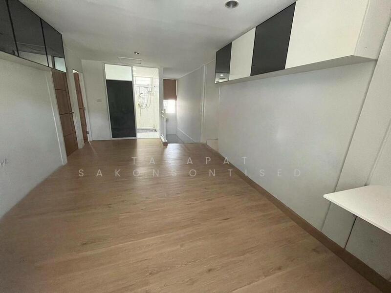 For Rent - 3-Bedroom Townhouse, Bangkok
