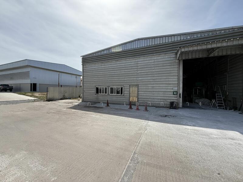 For Rent - Pre-built warehouse for rent at HR12, Nong Kham, Chonburi, with an area of 300 square meters, Chon Buri (Pattaya)
