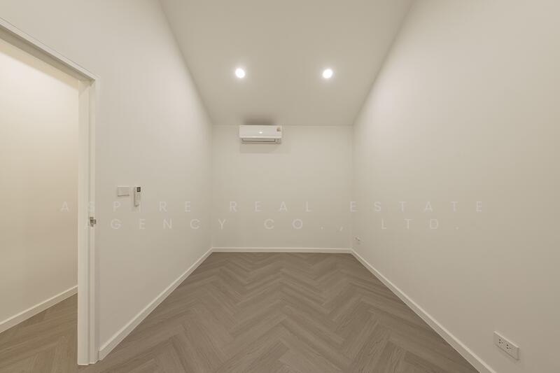 ทาวน์เฮ้าส์ 2 ชั้น รีโนเวทใหม่ สไตล์ Modern French Classic ปรีดีพนมยงค์ 42, กรุงเทพ, คลองตันเหนือ, วัฒนา, กรุงเทพ, 192 ตร.ม., ทาวน์เฮ้าส์ ขาย, โดย Aspire Real Estate Agency Co., Ltd., 60244837 - DDproperty.com