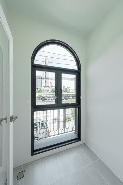 ทาวน์เฮ้าส์ 2 ชั้น รีโนเวทใหม่ สไตล์ Modern French Classic ปรีดีพนมยงค์ 42, Bangkok, Khlong Tan Nua, Watthana, Bangkok, 3 Bedrooms, 192 sqm, Townhouse For Sale, by Aspire Real Estate Agency Co., Ltd., 60244837 - DDproperty.com