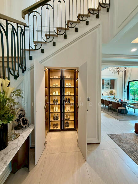 ขาย - SHAWN Wongwaen-Chatuchot : ฌอน วงแหวน-จตุโชติ, กรุงเทพ