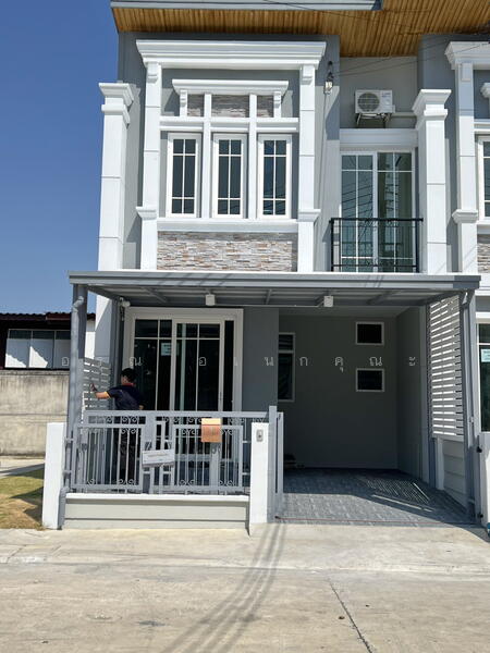 ให้เช่า - Golden Town Sathorn : โกลเด้น ทาวน์ สาทร, กรุงเทพ