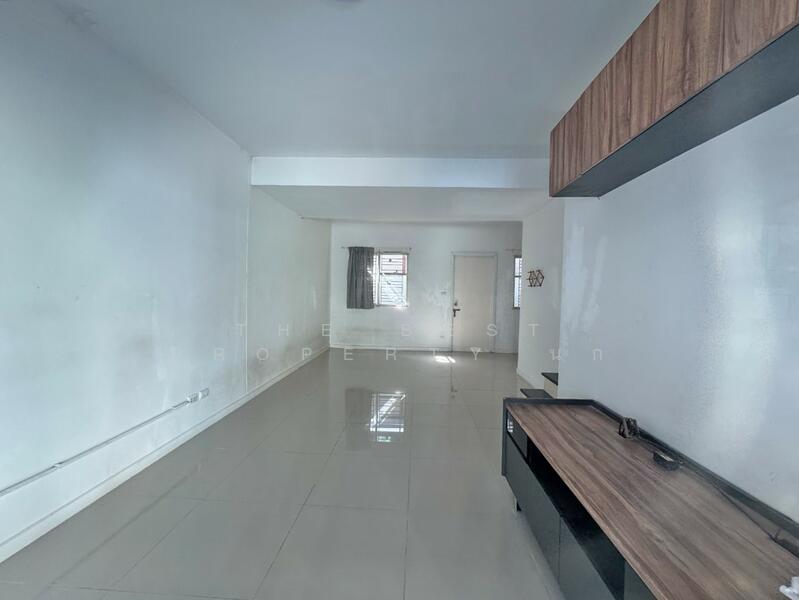 Baan Pruksa 86/2 Ladkrabang-Suvarnabhumi, Samut Prakan, Soi Ladkrabang 54, Ladkrabang Road, Srisa Chorakhe Noi, Bang Sao Thong, Samut Prakan, 3 Bedrooms, 50 sqm, Townhouse For Sale, by The Best Property นก, 60245726 - DDproperty.com