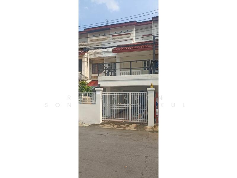 For Rent - 4-Bedroom Townhouse, Bangkok