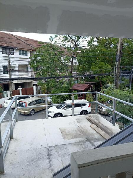 For Rent - 4-Bedroom Townhouse, Bangkok