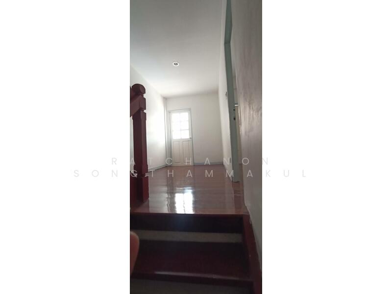 For Rent - 4-Bedroom Townhouse, Bangkok