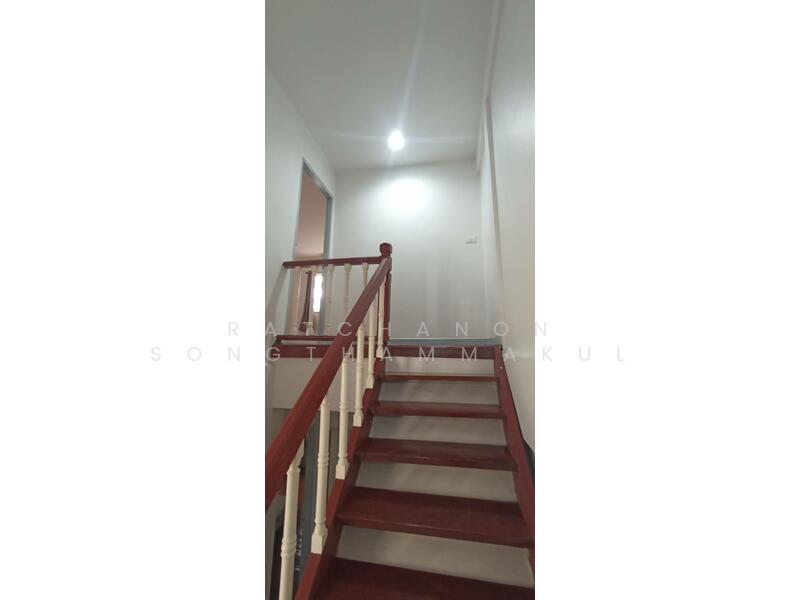 For Rent - 4-Bedroom Townhouse, Bangkok