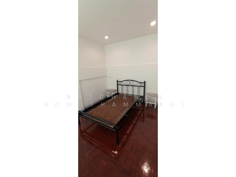 For Rent - 4-Bedroom Townhouse, Bangkok