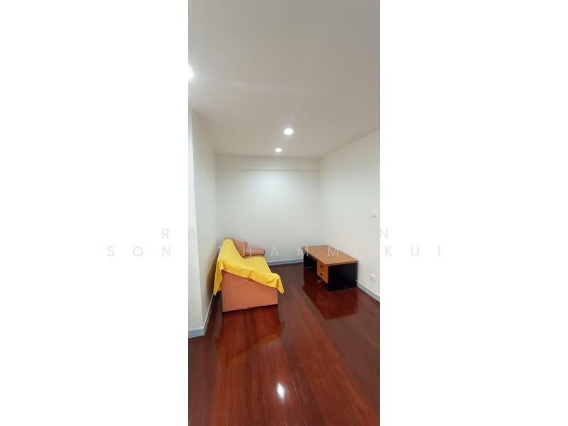 For Rent - 4-Bedroom Townhouse, Bangkok