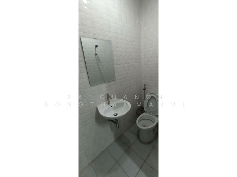 For Rent - 4-Bedroom Townhouse, Bangkok