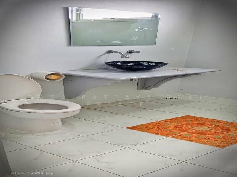 ให้เช่า - บ้านเดี่ยว 2 ชั้น พร้อมเฟอร์นิเจอร์ครบ (เลี้ยงสัตว์ได้), ชลบุรี