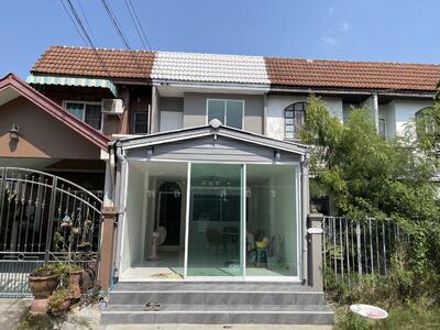 ขาย - ขาย ทาวน์เฮ้าส์ หมู่บ้านบัวทองแลนด์ 18.5 ตร.วา ขายทาวน์โฮม 2 ชั้น 2 ห้องนอน จากถนนกาญจนาภิเษกเพียง, นนทบุรี