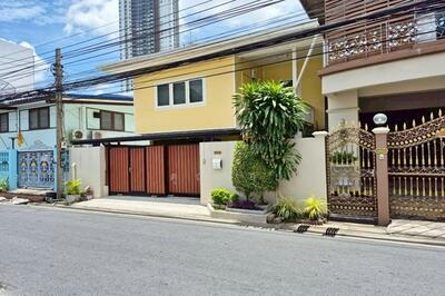 ขาย - ขายที่ดินพร้อมสิ่งปลูกสร้าง 27 ตร.ว.ประชาราษฎร์บำเพ็ญ 7 ใกล้ MRT ห้วยขวาง, กรุงเทพ