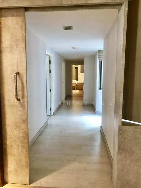 Royal Castle Sukhumvit, Bangkok, 30 Soi Sukhumvit 39, Khlongtoei Nua, Watthana, Bangkok, 3 Bedrooms, 194 sqm, Condo For Sale, by Sittichai (Ice) Tulyanon, 60249174 - DDproperty.com