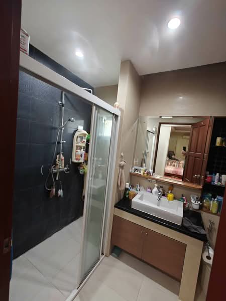 Villa Nakarin Onnut-Wongwaen, Bangkok, Sukhapiban 2 Road, Prawet, Prawet, Bangkok, 6 Bedrooms, 600 sqm, Single Detached House For Sale, by Sittichai (Ice) Tulyanon, 60249376 - DDproperty.com