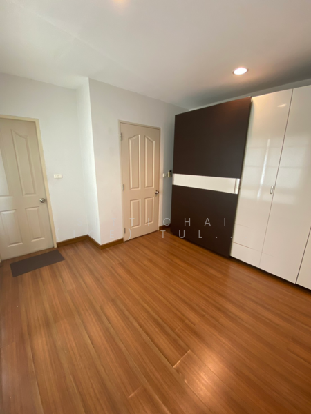 Baan Klang Muang Swiss Town Kaset-Nawamin, Bangkok, Soi Moobaan Klang Mueng, Chorake Bua, Lat Phrao, Bangkok, 3 Bedrooms, 240 sqm, Townhouse For Sale, by Sittichai (Ice) Tulyanon, 60249397 - DDproperty.com