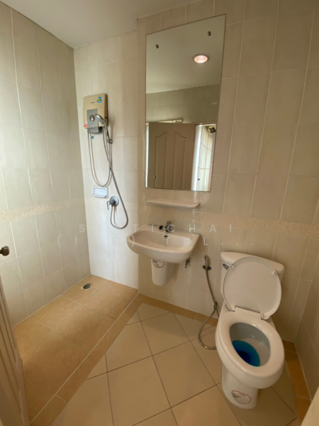 Baan Klang Muang Swiss Town Kaset-Nawamin, Bangkok, Soi Moobaan Klang Mueng, Chorake Bua, Lat Phrao, Bangkok, 3 Bedrooms, 240 sqm, Townhouse For Sale, by Sittichai (Ice) Tulyanon, 60249397 - DDproperty.com