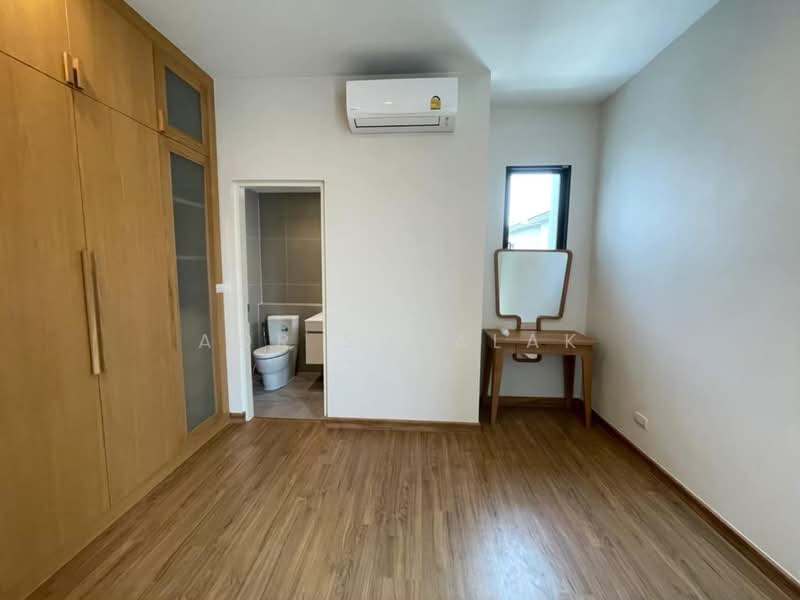 Baan Klang Muang Classe Ekkamai-Ramintra, Bangkok, Sukhonthasawat Road, Lat Phrao, Lat Phrao, Bangkok, 4 Bedrooms, 241 sqm, Single Detached House For Sale, by Sittichai (Ice) Tulyanon, 60249577 - DDproperty.com