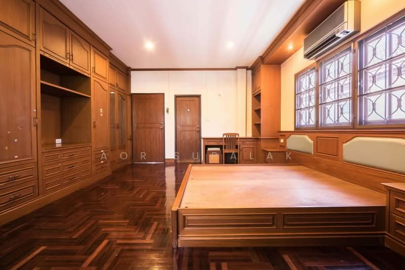 Pricha Lam Phet Village, Bangkok, Hua Mak, Bang Kapi, Bangkok, 3 Bedrooms, 350 sqm, Single Detached House For Sale, by Sittichai (Ice) Tulyanon, 60249584 - DDproperty.com