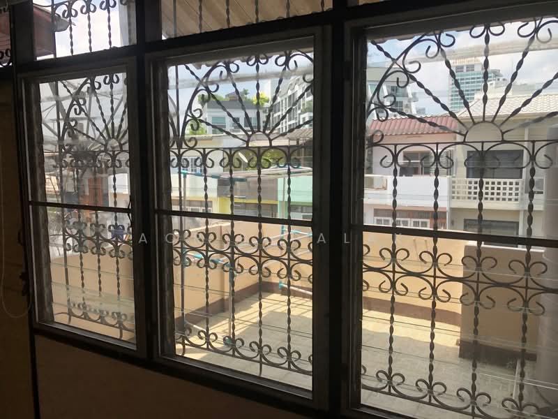 Townhouse In Ekkamai For Sale, Bangkok, Khlong Tan Nua, Watthana, Bangkok, 2 Bedrooms, 200 sqm, Single Detached House For Sale, by Sittichai (Ice) Tulyanon, 60249599 - DDproperty.com