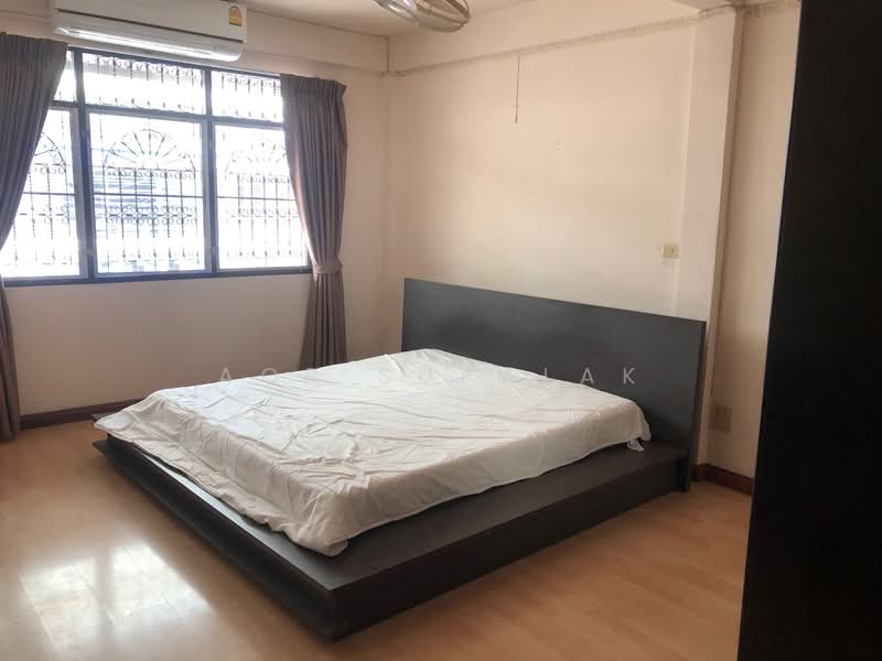 Townhouse In Ekkamai For Sale, Bangkok, Khlong Tan Nua, Watthana, Bangkok, 2 Bedrooms, 200 sqm, Single Detached House For Sale, by Sittichai (Ice) Tulyanon, 60249599 - DDproperty.com