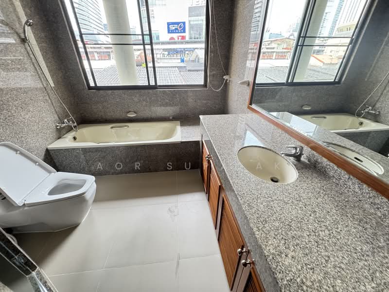 Villa Fourteen, Bangkok, Soi Sukhumvit 14, Khlong Toei, Khlong Toei, Bangkok, 3 Bedrooms, 262 sqm, Condo For Rent, by Sittichai (Ice) Tulyanon, 60249734 - DDproperty.com