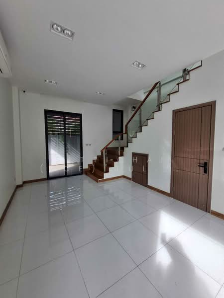 Jw Urban Home Office, Bangkok, Si Khan, Don Mueang, Bangkok, 3 Bedrooms, 240 sqm, Townhouse For Rent, by Sittichai (Ice) Tulyanon, 60249990 - DDproperty.com