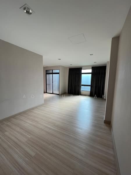 Uptown Sathupradit, Bangkok, Soi Chan 43 Yak 26-5, Bang Klo, Bang Kho Laem, Bangkok, 3 Bedrooms, 251 sqm, Townhouse For Rent, by Sittichai (Ice) Tulyanon, 60250139 - DDproperty.com