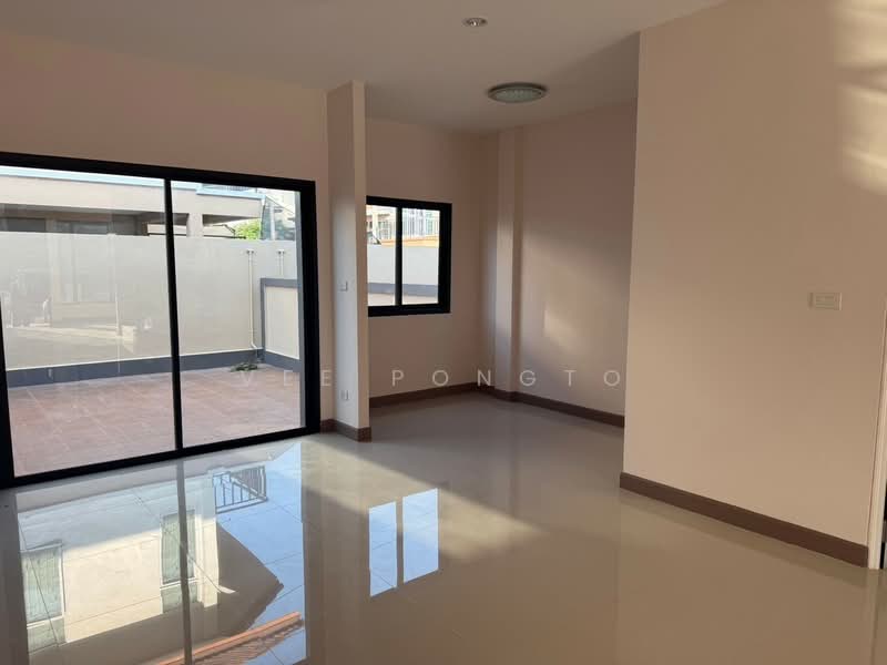 Spacious 3 Bedrooms Townhome in the Heart of Hua Hin City, Prachuap Khiri Khan, Hua Hin, Hua Hin, Prachuap Khiri Khan, 3 Bedrooms, 35 sqm, Townhouse For Sale, by Parkkapol (Smile) Luecha, 60251062 - DDproperty.com