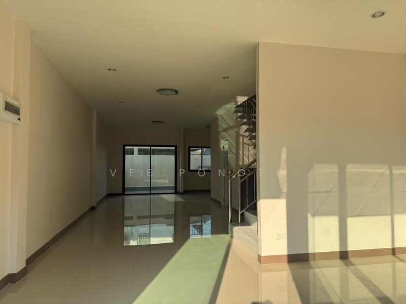 Spacious 3 Bedrooms Townhome in the Heart of Hua Hin City, Prachuap Khiri Khan, Hua Hin, Hua Hin, Prachuap Khiri Khan, 3 Bedrooms, 35 sqm, Townhouse For Sale, by Parkkapol (Smile) Luecha, 60251062 - DDproperty.com
