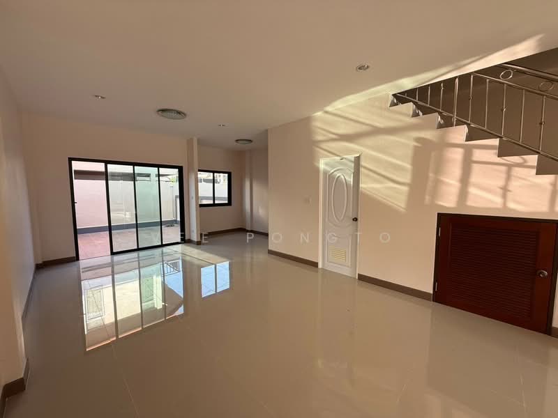 Spacious 3 Bedrooms Townhome in the Heart of Hua Hin City, ประจวบคีรีขันธ์, หัวหิน, หัวหิน, ประจวบคีรีขันธ์, 35 ตร.ม., ทาวน์เฮ้าส์ ขาย, โดย Parkkapol (Smile) Luecha, 60251062 - DDproperty.com