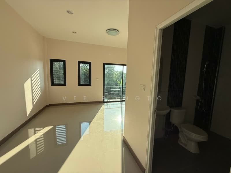 Spacious 3 Bedrooms Townhome in the Heart of Hua Hin City, Prachuap Khiri Khan, Hua Hin, Hua Hin, Prachuap Khiri Khan, 3 Bedrooms, 35 sqm, Townhouse For Sale, by Parkkapol (Smile) Luecha, 60251062 - DDproperty.com