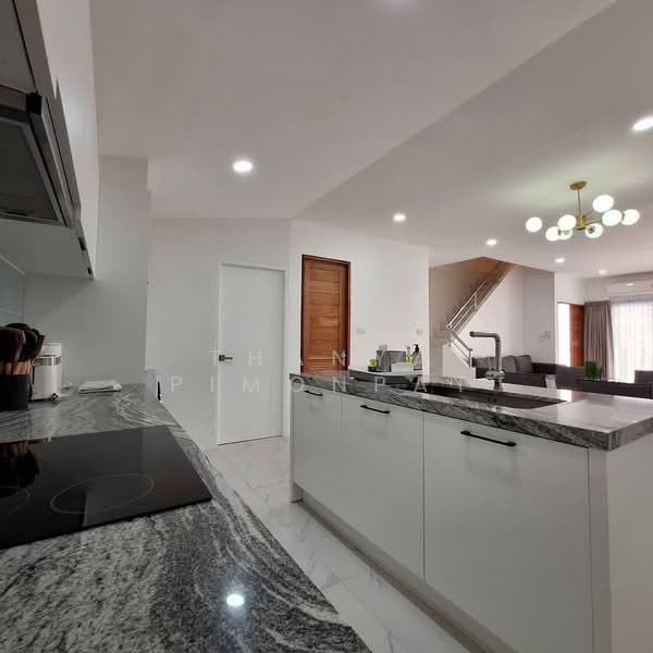 Fully Renovated 3 Bedrooms Townhouse, Surat Thani, Mae Nam, Ko Samui, Surat Thani, 3 Bedrooms, 200 sqm, Townhouse For Sale, by Thanya Pimonpat, 60251181 - DDproperty.com