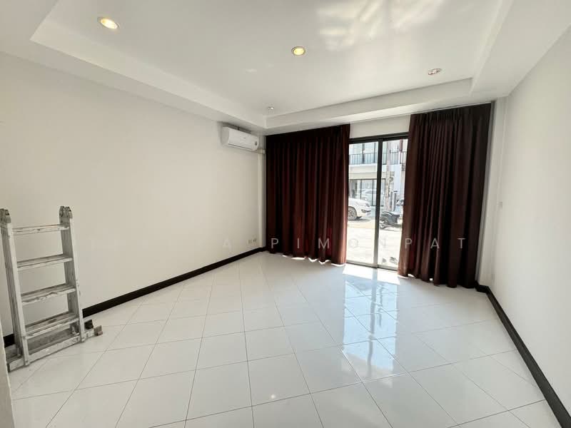 Fully Renovated Townhouse for Sale in Prime Location, สุราษฎร์ธานี, บ่อผุด, เกาะสมุย, สุราษฎร์ธานี, 145 ตร.ม., ทาวน์เฮ้าส์ ขาย, โดย Thanya Pimonpat, 60251209 - DDproperty.com