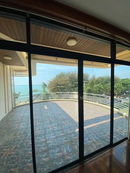 Luxury Beachfront Villa in Prime Pattaya Location, Chon Buri (Pattaya), Bang Lamung, Bang Lamung (Pattaya), Chon Buri (Pattaya), 5 Bedrooms, 248 sqm, Single Detached House For Sale, by Panupan (Bond) Thongpan, 60251897 - DDproperty.com