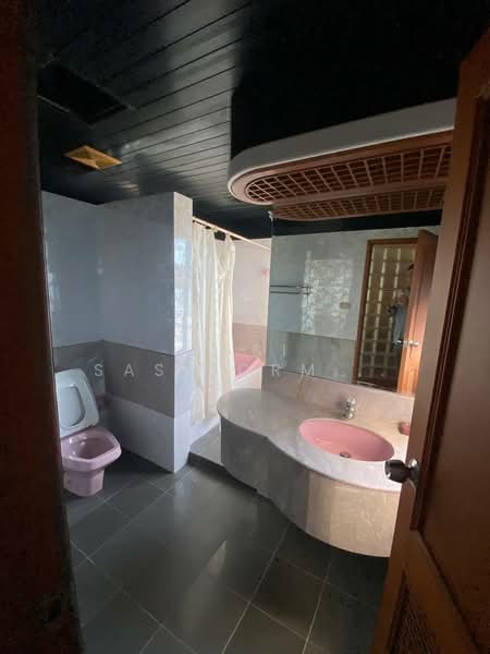 Luxury Beachfront Villa in Prime Pattaya Location, Chon Buri (Pattaya), Bang Lamung, Bang Lamung (Pattaya), Chon Buri (Pattaya), 5 Bedrooms, 248 sqm, Single Detached House For Sale, by Panupan (Bond) Thongpan, 60251897 - DDproperty.com