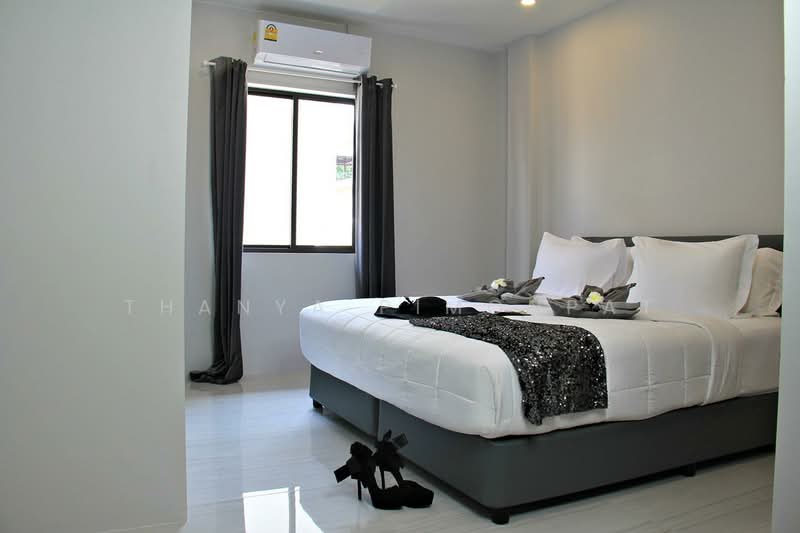 5 Bedroom Villa with Partial Sea View at Bophut for Sale, Surat Thani, Bo Put, Ko Samui, Surat Thani, 5 Bedrooms, 250 sqm, Villa For Sale, by Thanya Pimonpat, 60252690 - DDproperty.com