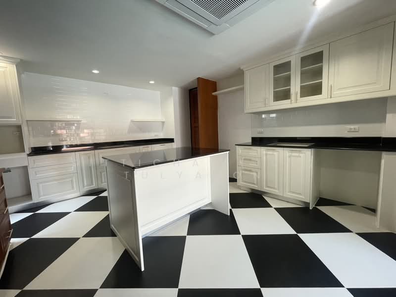 4 Bedrooms Villa for Rent in Sukhumvit 26, กรุงเทพ, คลองตัน, คลองเตย, กรุงเทพ, 639 ตร.ม., วิลล่า ให้เช่า, โดย Sittichai (Ice) Tulyanon, 60253058 - DDproperty.com