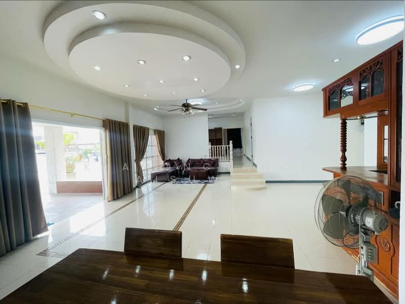 6 Bedrooms House for Rent in Chiang Mai, Chiang Mai, Mae Hia, Muang Chiang Mai, Chiang Mai, 6 Bedrooms, 500 sqm, Single Detached House For Rent, by Khamonchanok Aisuwan, 60253768 - DDproperty.com